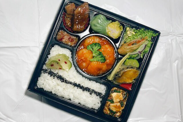 エビチリ&牛ヒレ&アワビのエビみそ炒め弁当