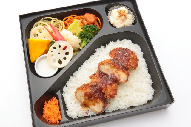 彩り野菜と旨味のソースヒレカツBOX