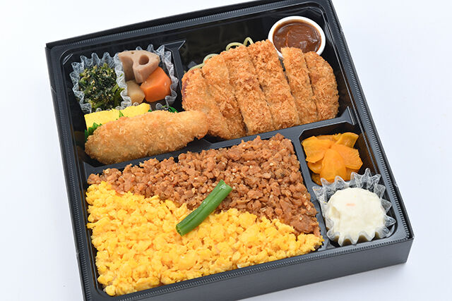 とんかつと鶏そぼろ弁当