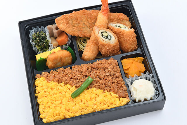 ミックスフライと鶏そぼろ弁当