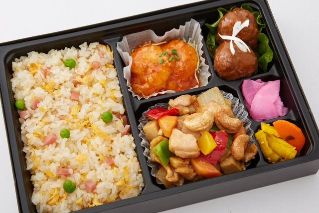 やさしい塩味!鶏肉カシューナッツとエビチリ弁当