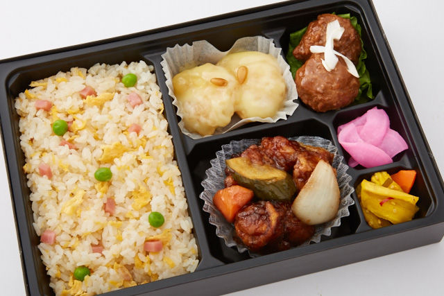 旨味濃厚!黒酢スブタとエビマヨ弁当