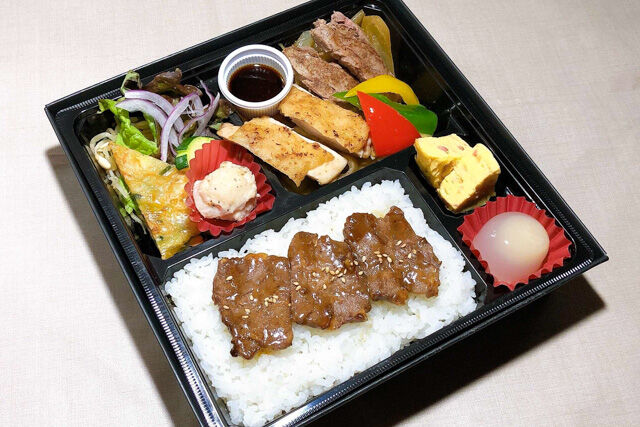 厳選牛ステーキ&鶏焼肉&牛カルビ御膳