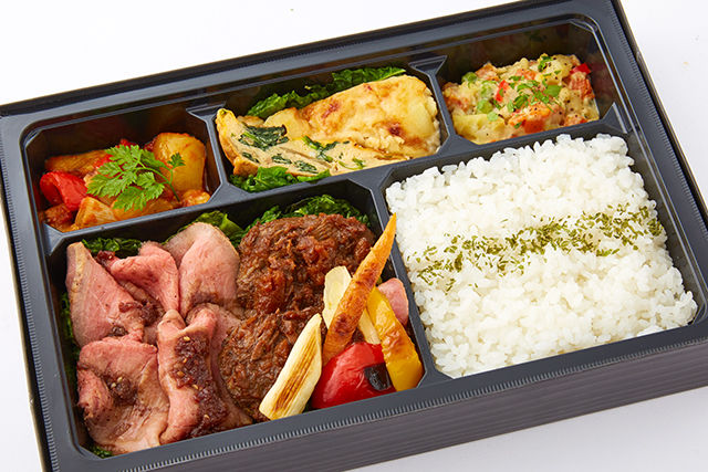 国産牛もも肉のローストビーフ&とろとろ牛ほほ煮込み弁当