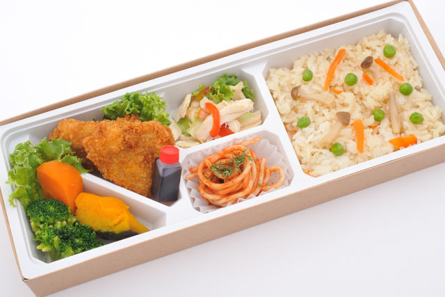 炊き込み彩りひれかつ弁当
