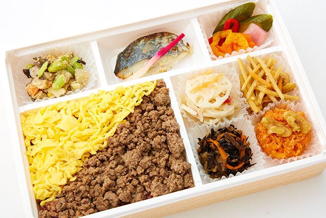 野菜と牛そぼろ弁当
