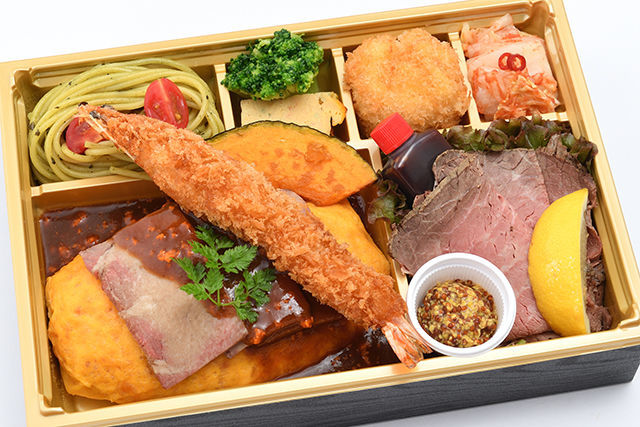 牛タンシチューオムライスと黒毛和牛ローストビーフ、特大エビフライの洋食弁当