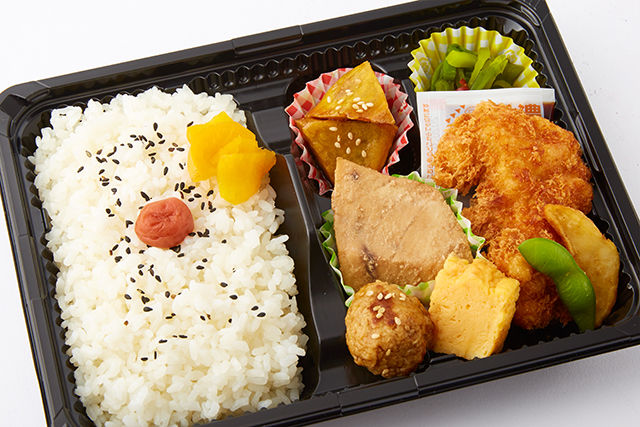 カジキ煮つけと大山鶏カツ弁当