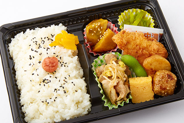 豚の生姜焼きと大山鶏カツ弁当