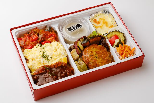 洋風オムライスと手作り豆腐ハンバーグ(さつまいもとコーンの冷製スープ)