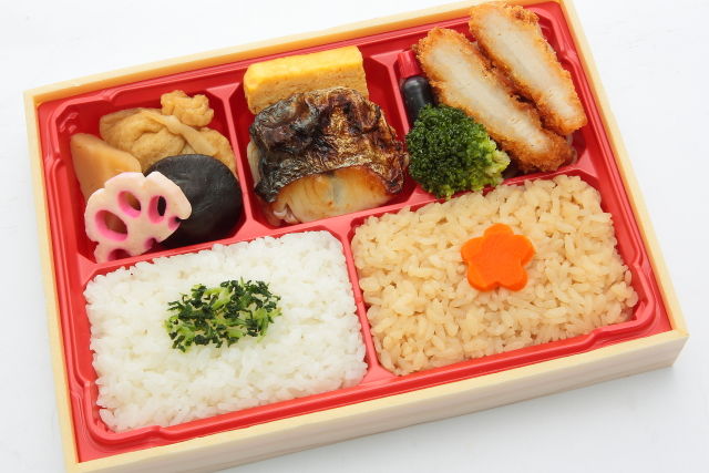 とんかつと焼さわら弁当