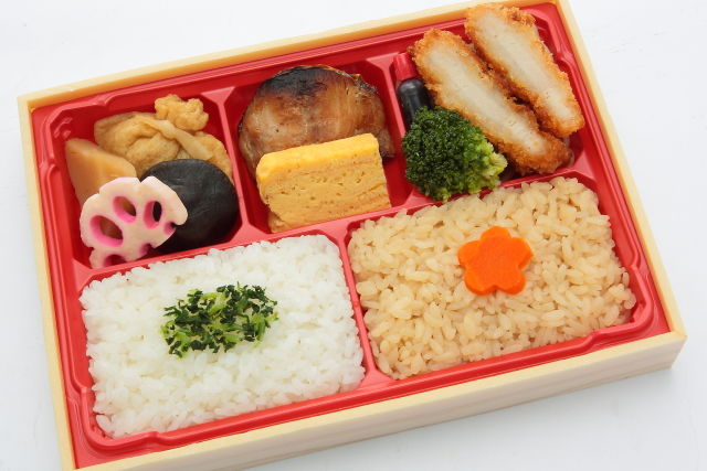 とんかつと焼さば弁当