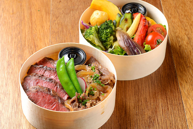 熟成ハラミステーキと牛しゃぶすき焼き仕立て2段弁当