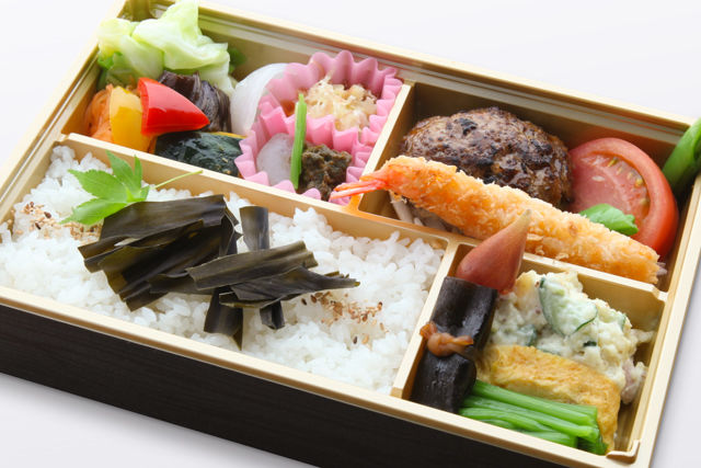 オニオンバーグと大エビフライ御膳
