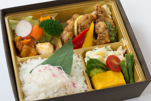 ヒレカツとスチーム野菜の彩り弁当~つくね芋のせ~