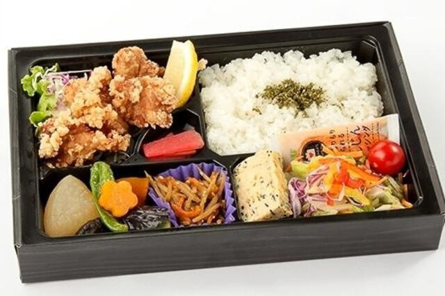 若鶏のからあげフレッシュレモン添え弁当