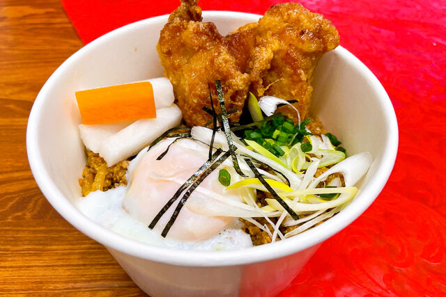 特上鶏そぼろ丼(ザンギ1ヶ)