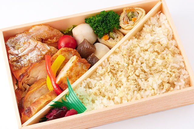 鯛飯de季節の魚・軍鶏照焼合盛り弁当