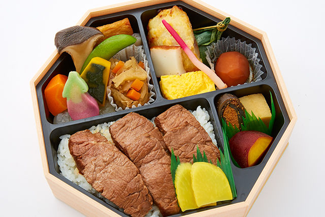 懐石弁当(国産ヒレステーキ、西京焼き入り)