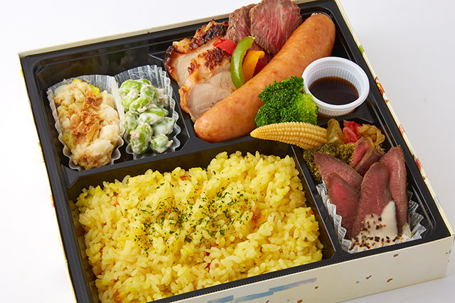 【トリプルメイン】柔らかすぎるハラミステーキと鶏もも肉の西京焼きとお肉屋さんの手作りソーセージ弁当