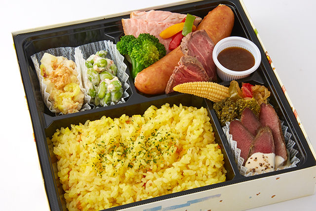 【トリプルメイン】柔らかすぎるハラミステーキと低温調理のしっとりローストポークとお肉屋さんの手作りソーセージ弁当
