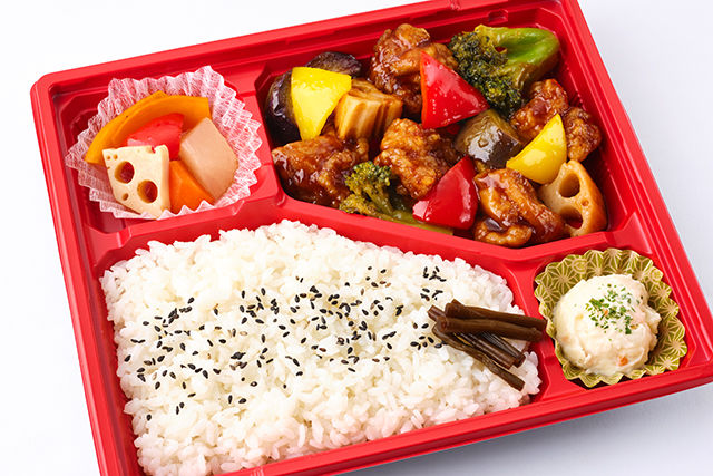 鶏の彩り黒酢あん弁当