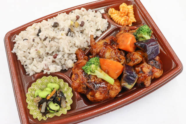鶏と野菜の黒酢あん弁当(十六穀米)