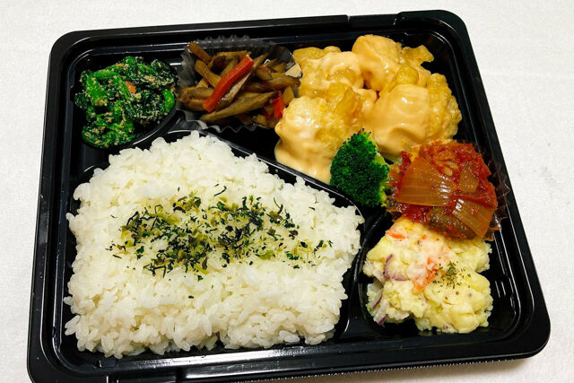贅沢おかずのエビマヨ弁当