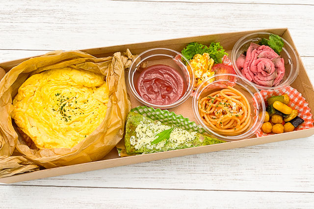 オムライスとローストビーフBOX ートマトソースー