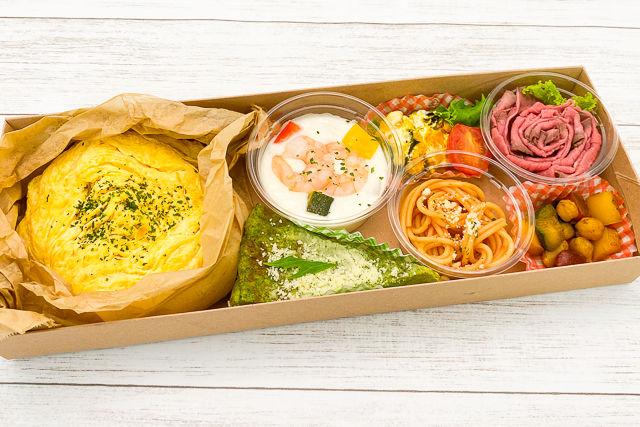 オムライスとローストビーフBOX ーえびとキノコのホワイトソースー