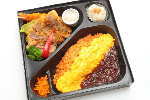 ハーブチキングリルとオムライスBOX ~デミグラスソース~