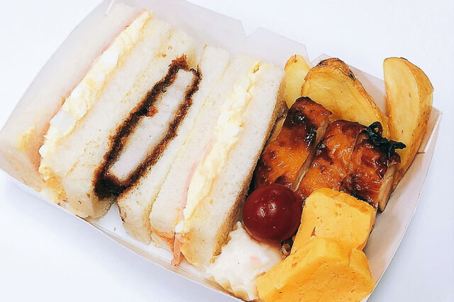 味噌カツ&ミックスサンドと照り焼きチキンセット