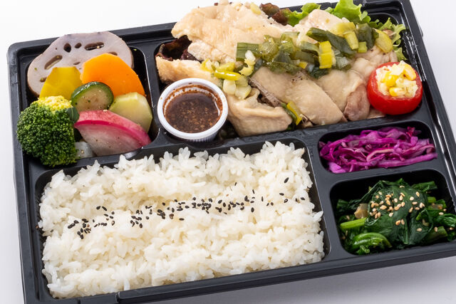 蒸し鶏のネギ塩だれ弁当