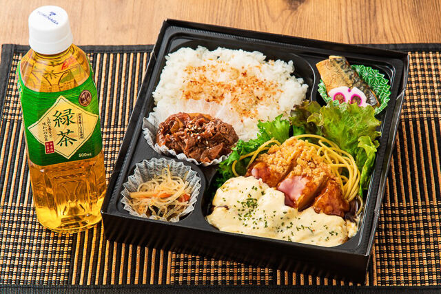 牛焼肉と特製ダレのチキン南蛮弁当