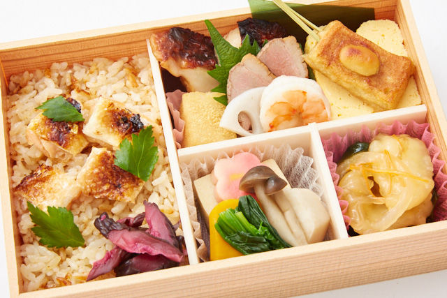 旬菜弁当~はらすの炊き込みご飯~
