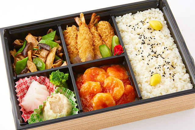 鶴(つる)~エビのチリソース煮とエビフライ~