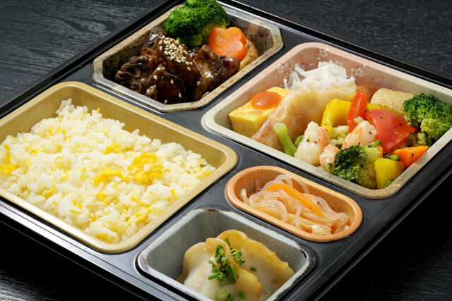 和牛すじ中華煮込みと海鮮塩炒め御膳