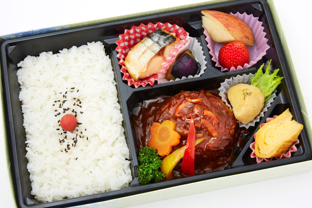 ふっくら自家製煮込みハンバーグ御膳