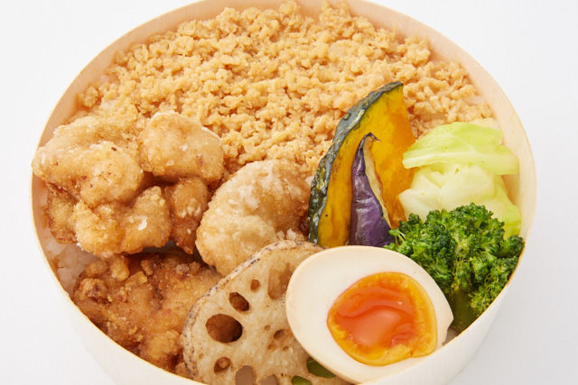 阿波すだち鶏~香味醤油だし唐揚げと特製そぼろ~