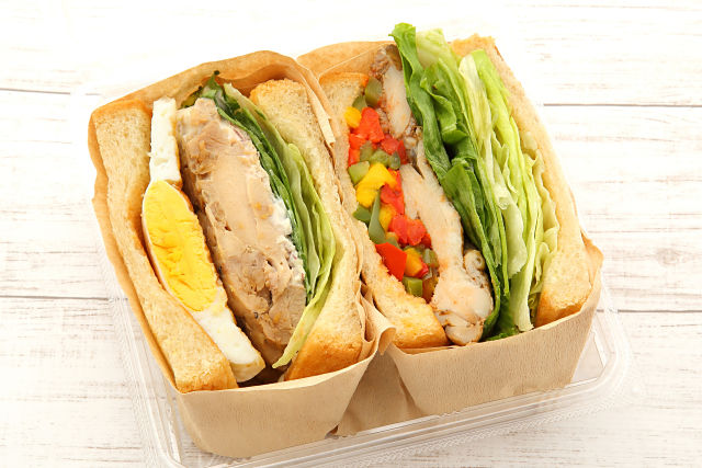 アイリ―ジャークチキンサンド×てりたまチキンサンド