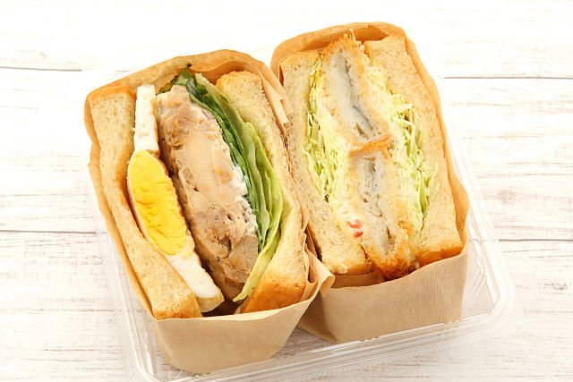 たっぷりタルタルのフィッシュサンド×てりたまチキンサンド