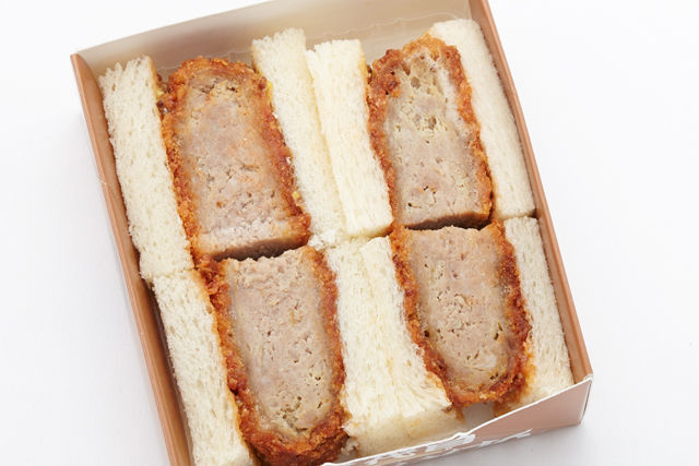 たいめいけんメンチかつサンドハーフ