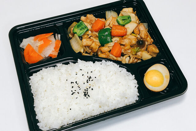 鶏肉ときのこのオリジナル炒め弁当