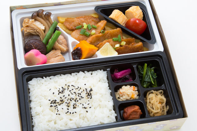 霜ふり豚と鶏すき煮弁当