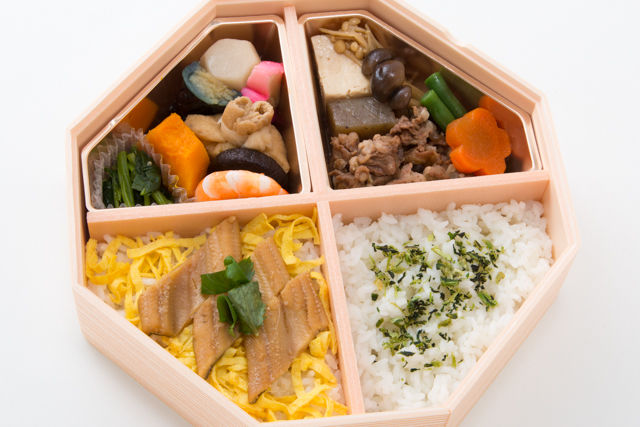 穴子ごはんと牛すき煮八角弁当