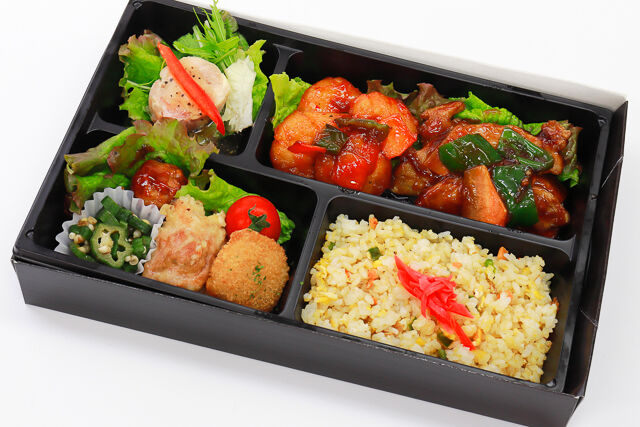 エビチリと特製甘酢の酢豚弁当【スプーン付き】