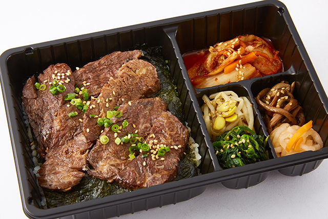 【期間限定】熟成ハラミ弁当(キムチ・ナムル付)& ユッケジャンスープ(容器付)