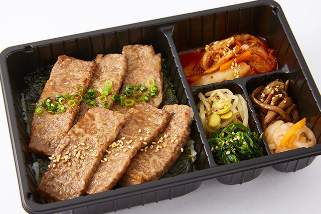 【期間限定】黒毛和牛 特選カルビ弁当(キムチ・ナムル付)& ユッケジャンスープ(容器付)