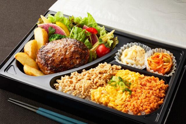 黒毛和牛とろけるハンバーグ&3色そぼろ弁当