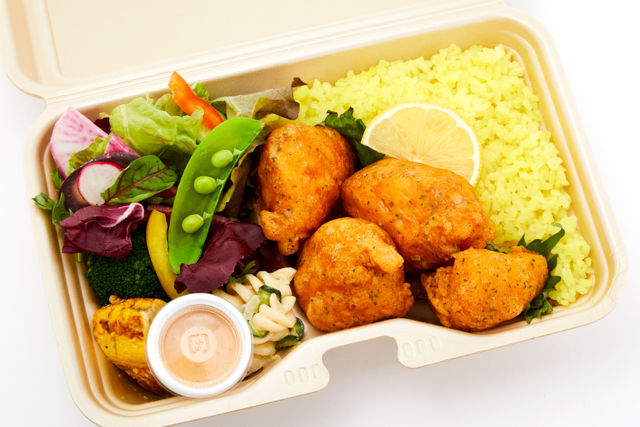 10種の彩り野菜&プロヴァンス風フライドチキン弁当